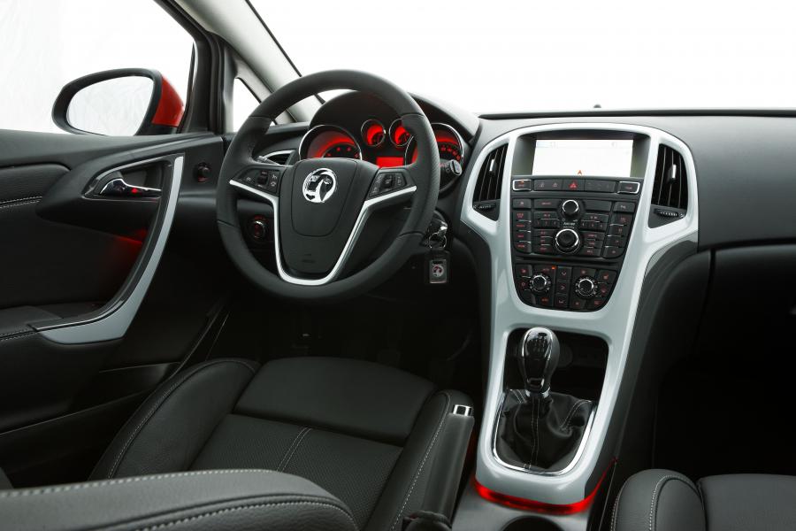  Vauxhall Astra GTC 2012 года  (фото 9 из 62)